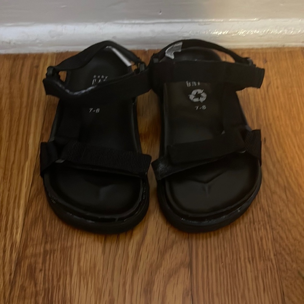 Toddler Boy GAP Black Sandals Size 7/8c